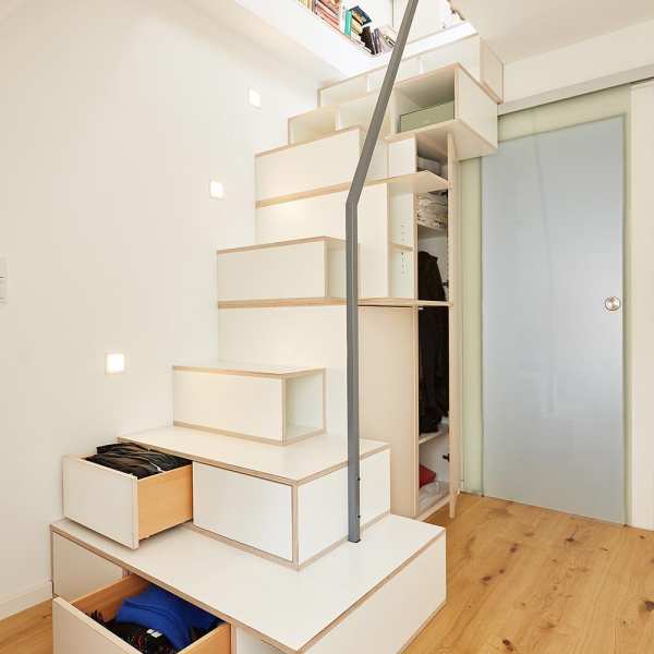 radix - Hart46 - Raumspartreppe mit Kleiderschrank, Multiplex Birke filmbeschichtet, Dekorspan Champagner, Handlauf Stahl, Schiebetür Glas satiniert – WERKZEG Design Preis 2021 (Silber) radix - Hart46 - Raumspartreppe mit Kleiderschrank, Multiplex Birke filmbeschichtet, Dekorspan Champagner, Handlauf Stahl, Schiebetür Glas satiniert – WERKZEG Design Preis 2021 (Silber) 2