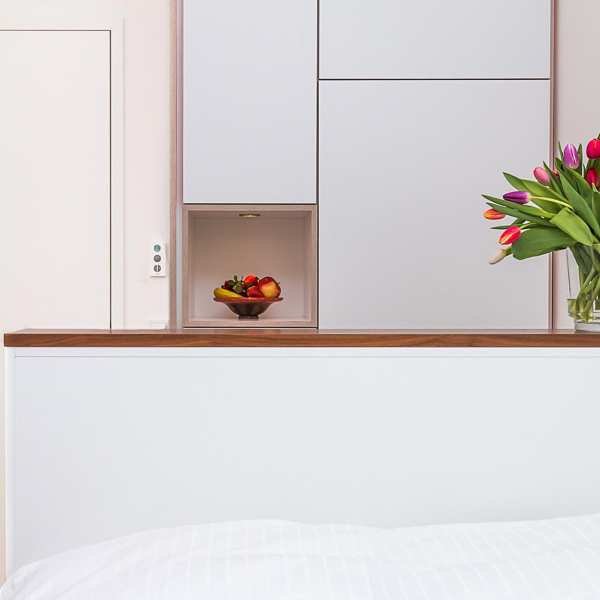 .radix | Boarding House | Einrichtung – Dekorspanplatte, multiplex weiß, Nußbaum furniert .radix | Boarding House | Einrichtung – Dekorspanplatte, multiplex weiß, Nußbaum furniert 5