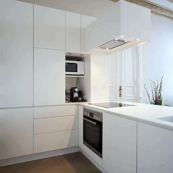 .radix | Fried | Architektenküche in MDF (lackiert) und Corian .radix | Fried | Architektenküche in MDF (lackiert) und Corian 2