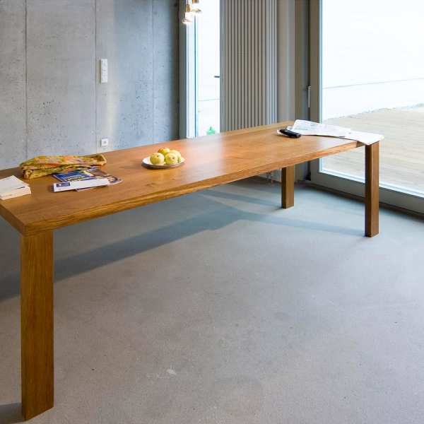 .radix | Aka52 | Grenzen der Physik – Esstisch in Räuchereiche massiv .radix | Aka52 | Grenzen der Physik – Esstisch in Räuchereiche massiv 2