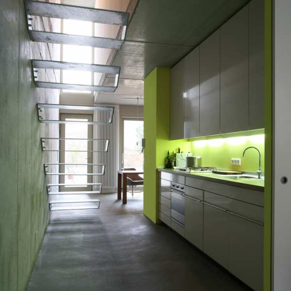 .radix | Aka52 | Hochglanzküche mit Linoleum-Arbeitsplatte .radix | Aka52 | Hochglanzküche mit Linoleum-Arbeitsplatte