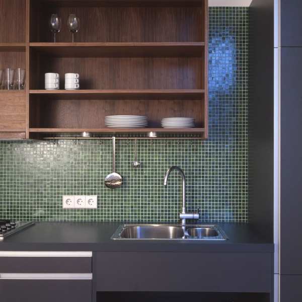 .radix | Slü9 | schlichte Küche in Nussbaum furniert und Schichtstoff grau .radix | Slü9 | schlichte Küche in Nussbaum furniert und Schichtstoff grau 1