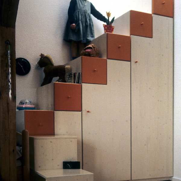 .radix | Ts12 | Schranktreppe zum Kinderzimmer aus Fichte massiv lasiert/lackiert .radix | Ts12 | Schranktreppe zum Kinderzimmer aus Fichte massiv lasiert/lackiert 3